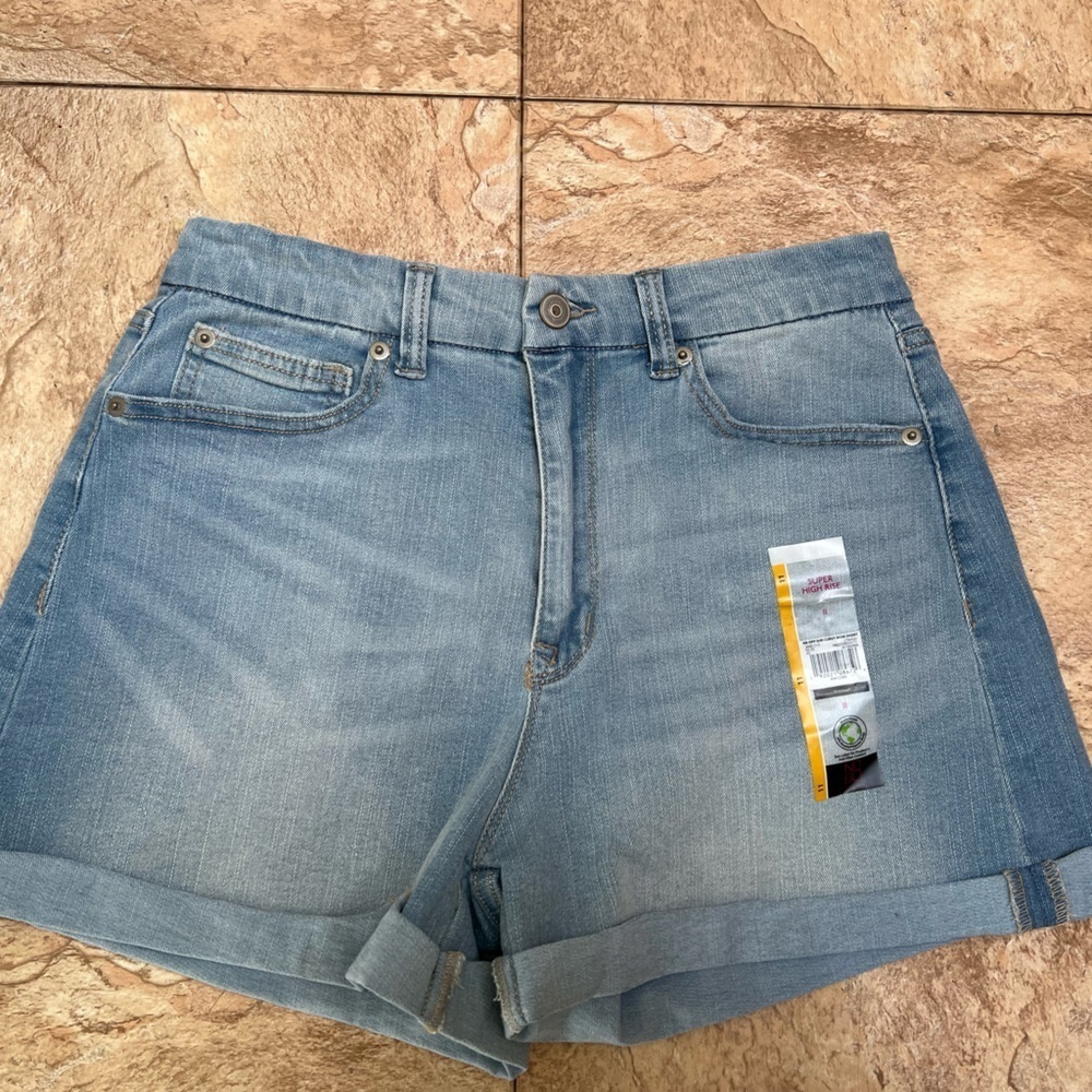 Women’s Sz 11 Curvy Mom Shorts Light Blue Denim Jean Summer shorts BNWT